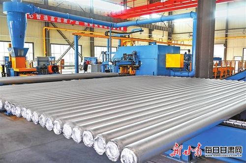 酒鋼集團東興鋁業隴西分公司生產車間 工人們加工鋁產品